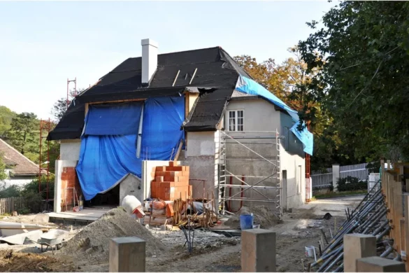 Altbau modernisieren, finanzieren - Altbau während der Modernisierung und Sanierung eines Wohnhauses